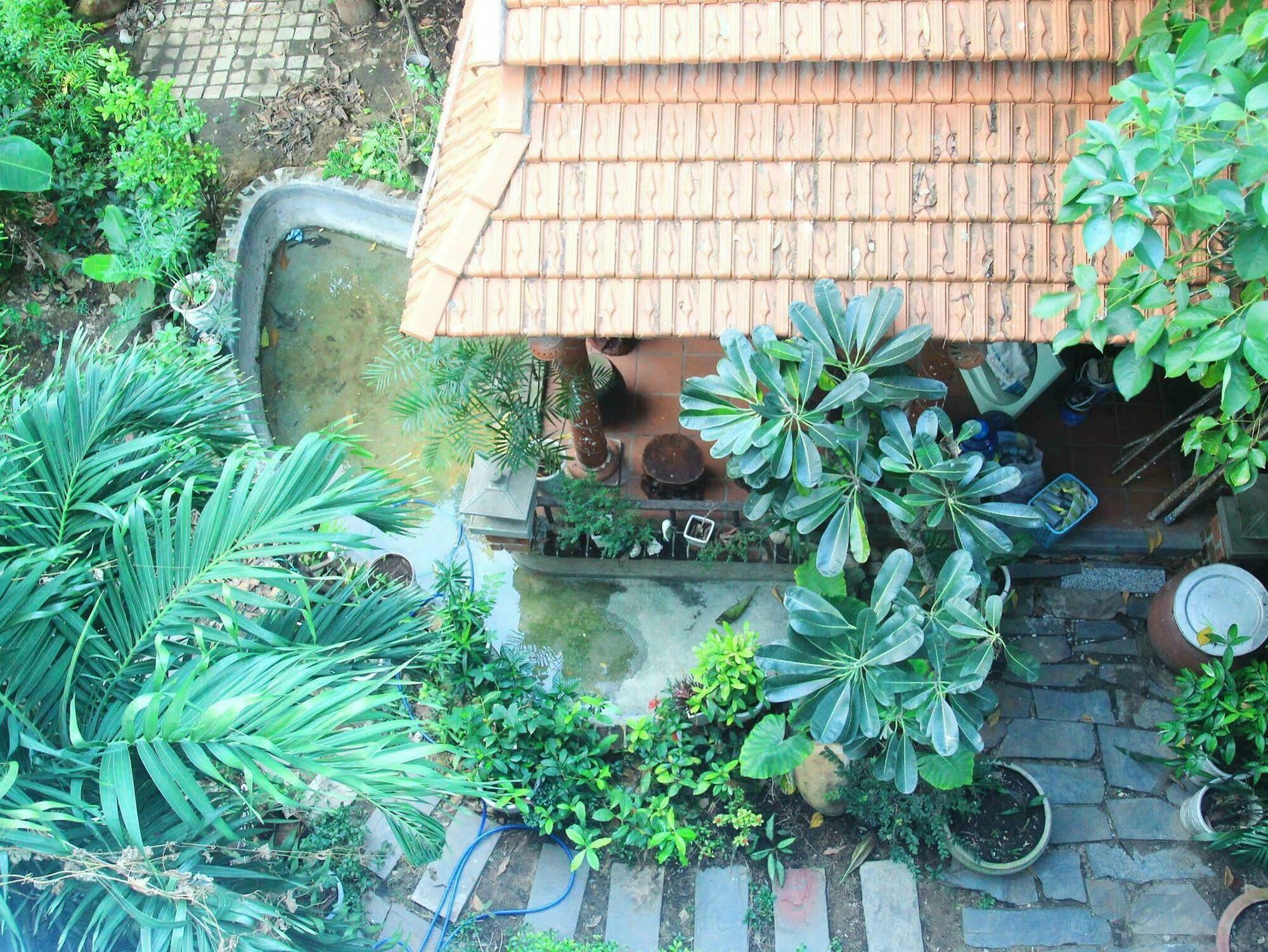 Quan Quan Hotel Danang Exterior photo