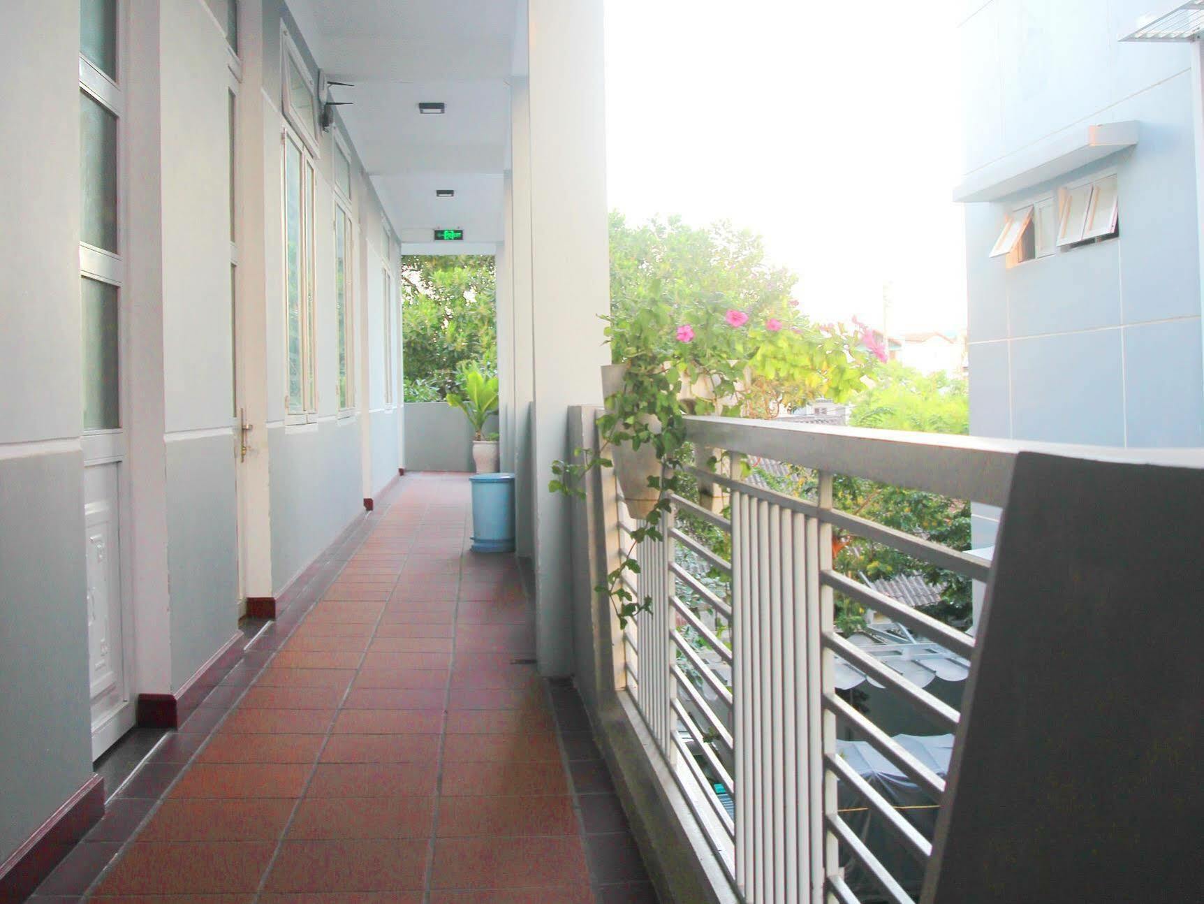 Quan Quan Hotel Danang Exterior photo