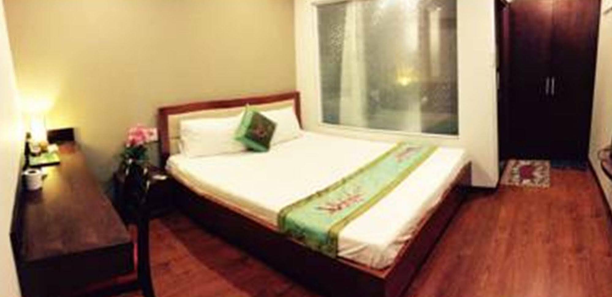 Quan Quan Hotel Danang Exterior photo